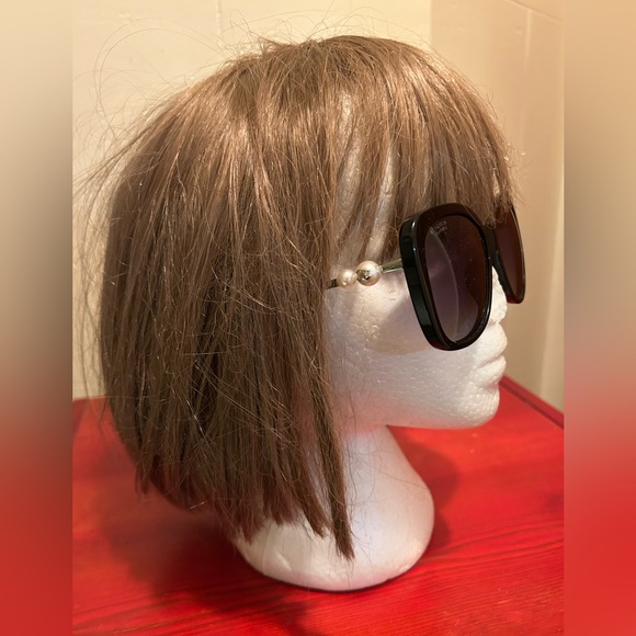 Chanel Black sunglasses with silver and Pearl detailing - Picture 10 of 10